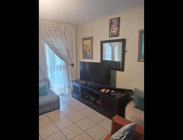 3 BEDROOM APARTMENT FOR SALE IN CRYSTAL PARK